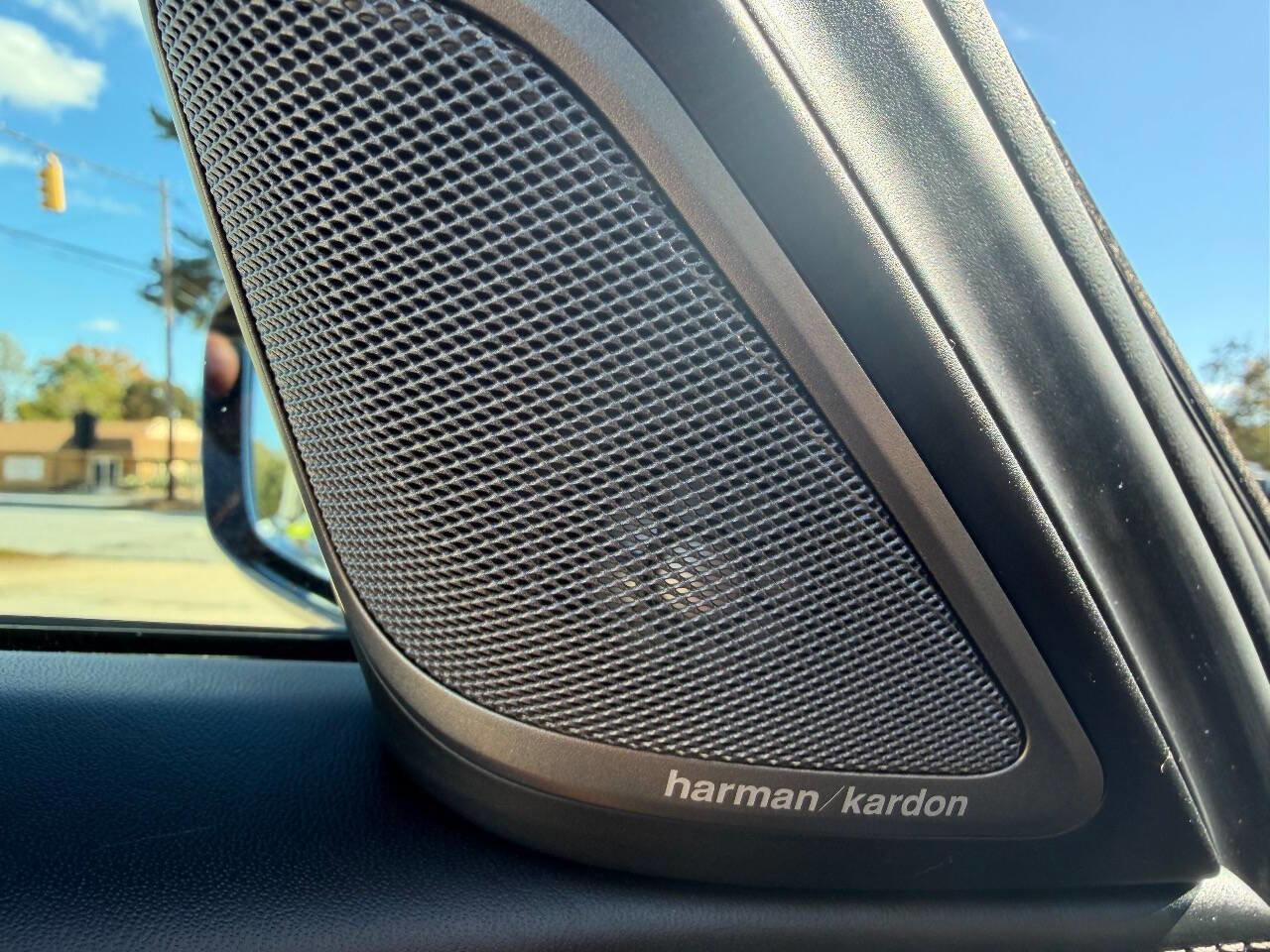 Used 2020 BMW 740i w/ M Sport Package image 19