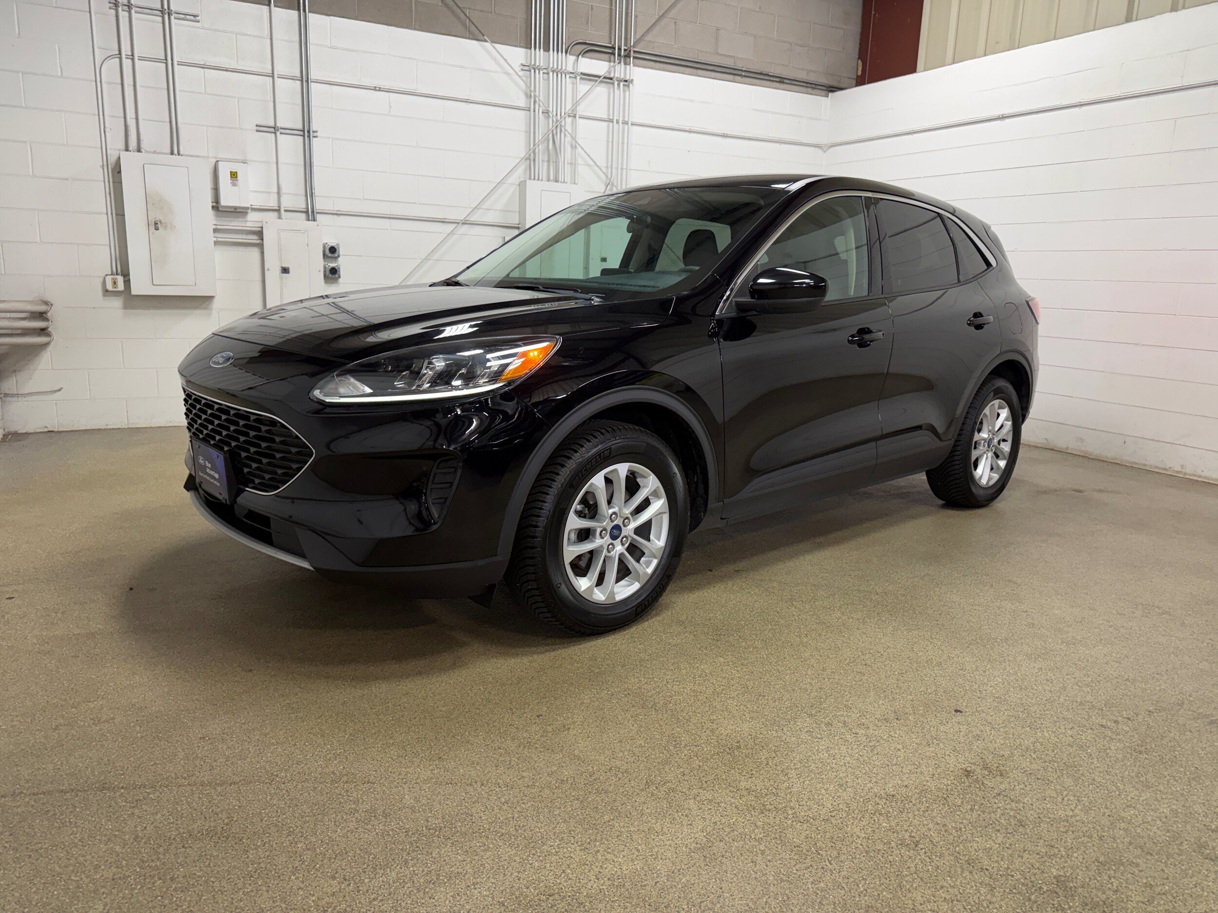 Certified 2020 Ford Escape SE AWD/4WD image 2