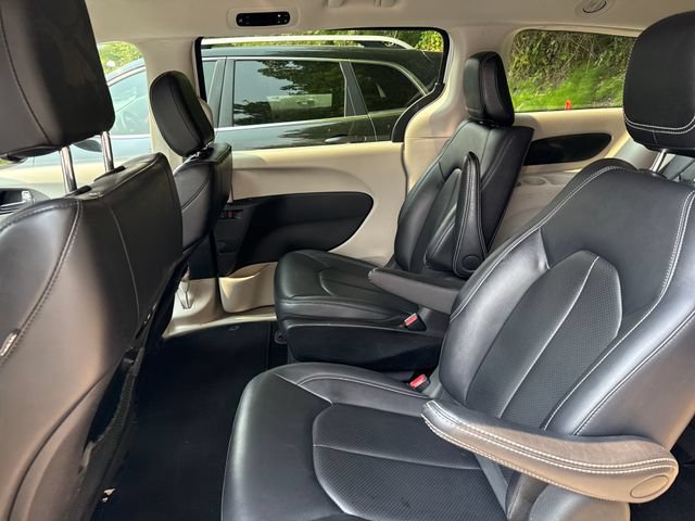 Used 2024 Chrysler Pacifica Limited FWD image 14