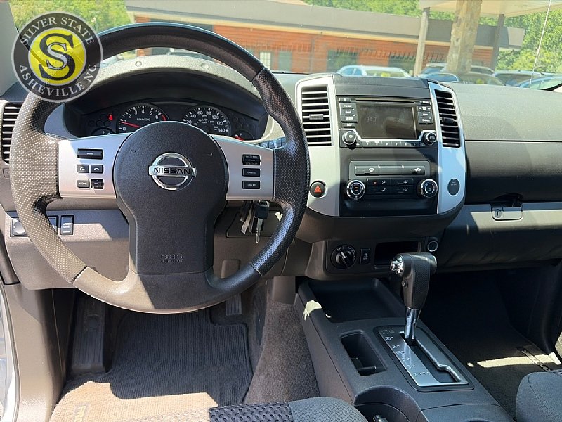 Used 2015 Nissan Frontier SV AWD/4WD image 27