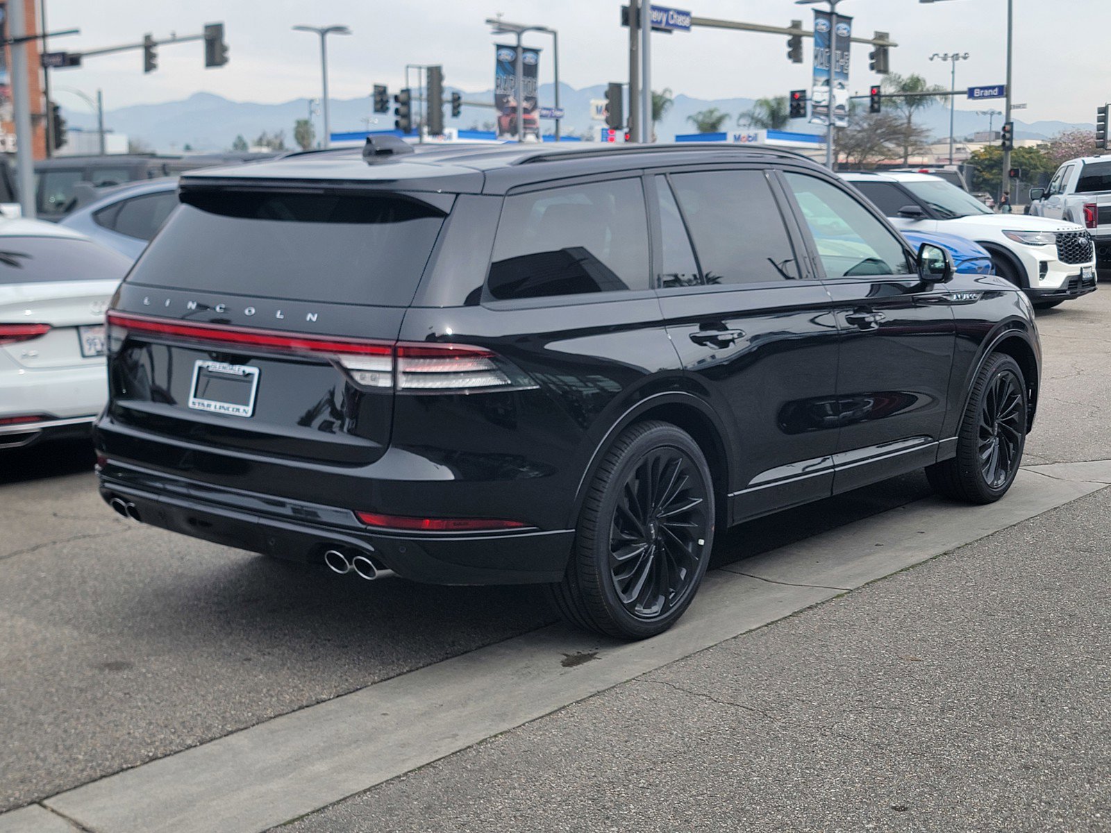 New 2026 Lincoln Aviator Reserve w/ Luxury Package RWD image 4