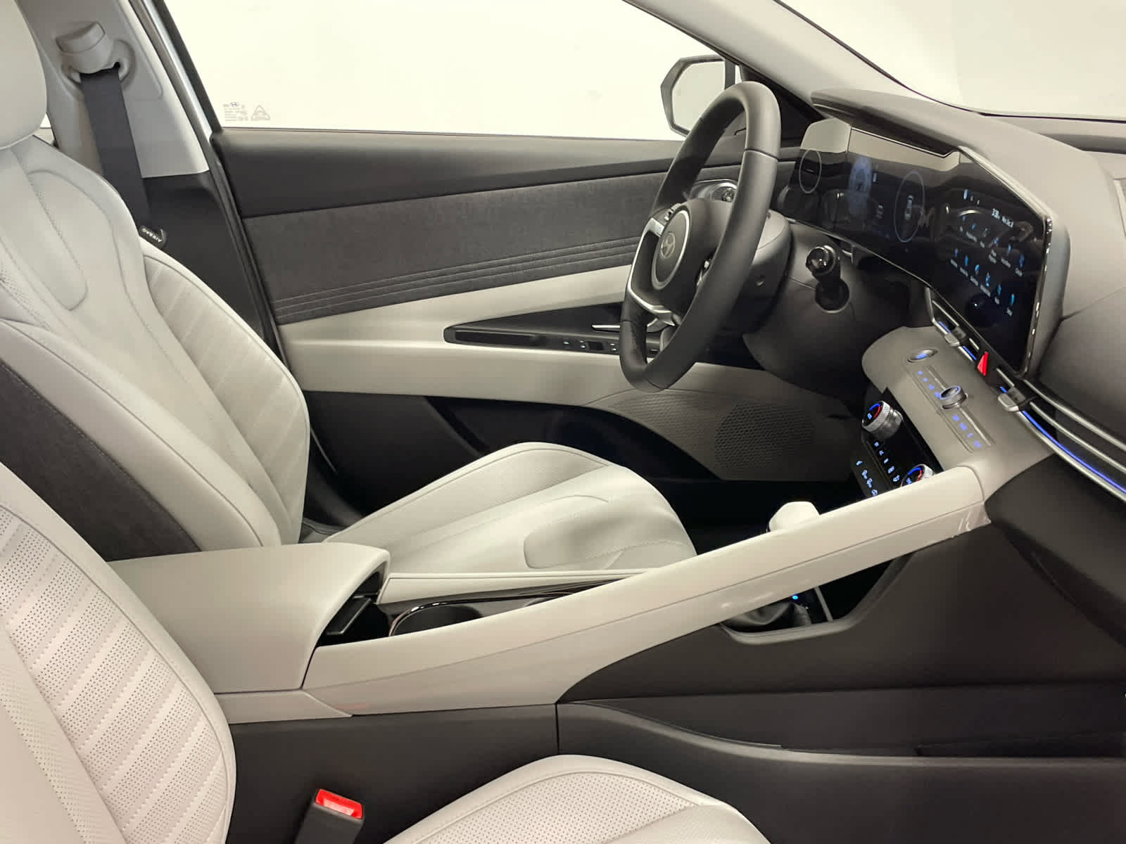 New 2026 Hyundai Elantra Limited FWD image 33