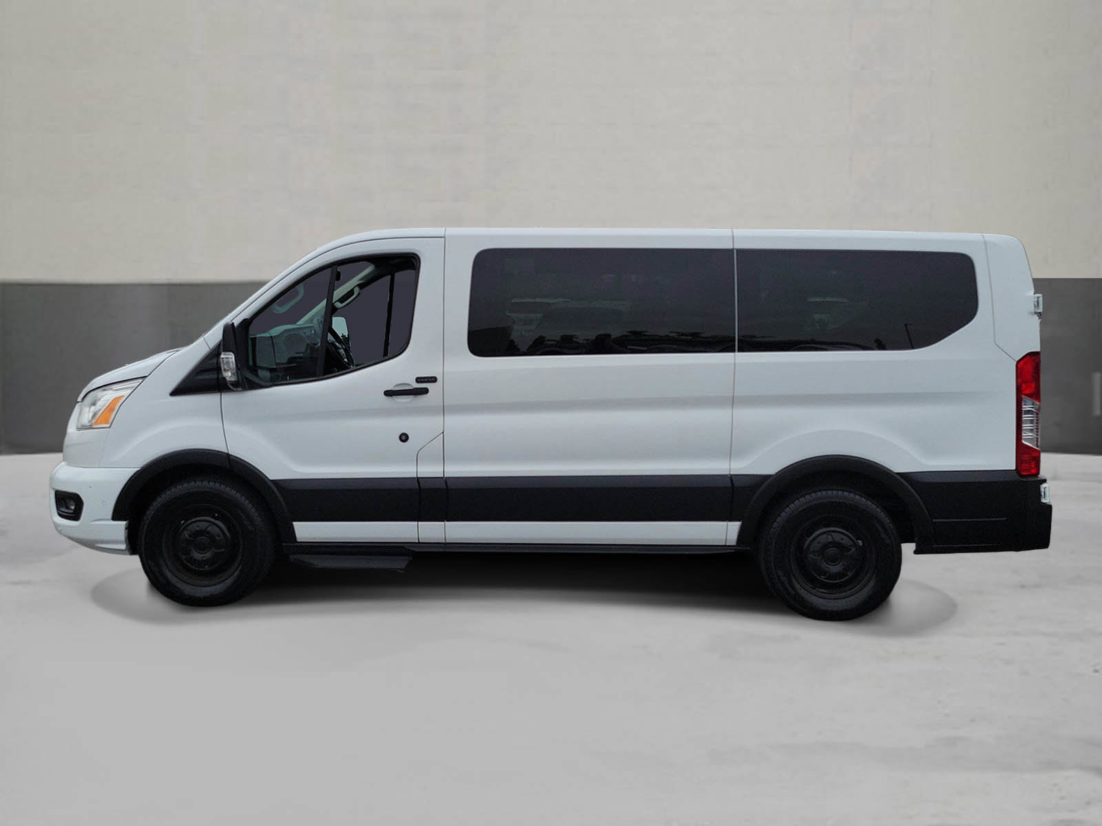 Used 2020 Ford Transit 150 XLT RWD image 3