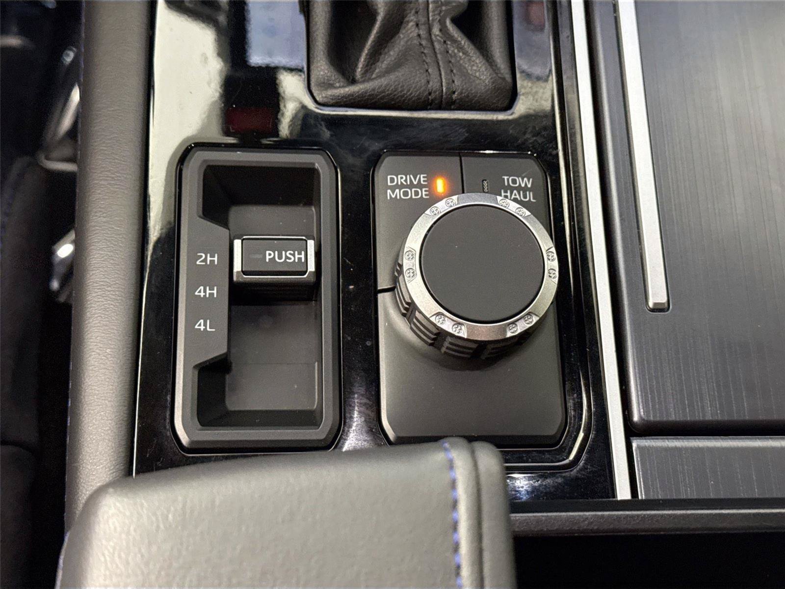 Certified 2025 Toyota Sequoia Platinum AWD/4WD image 28