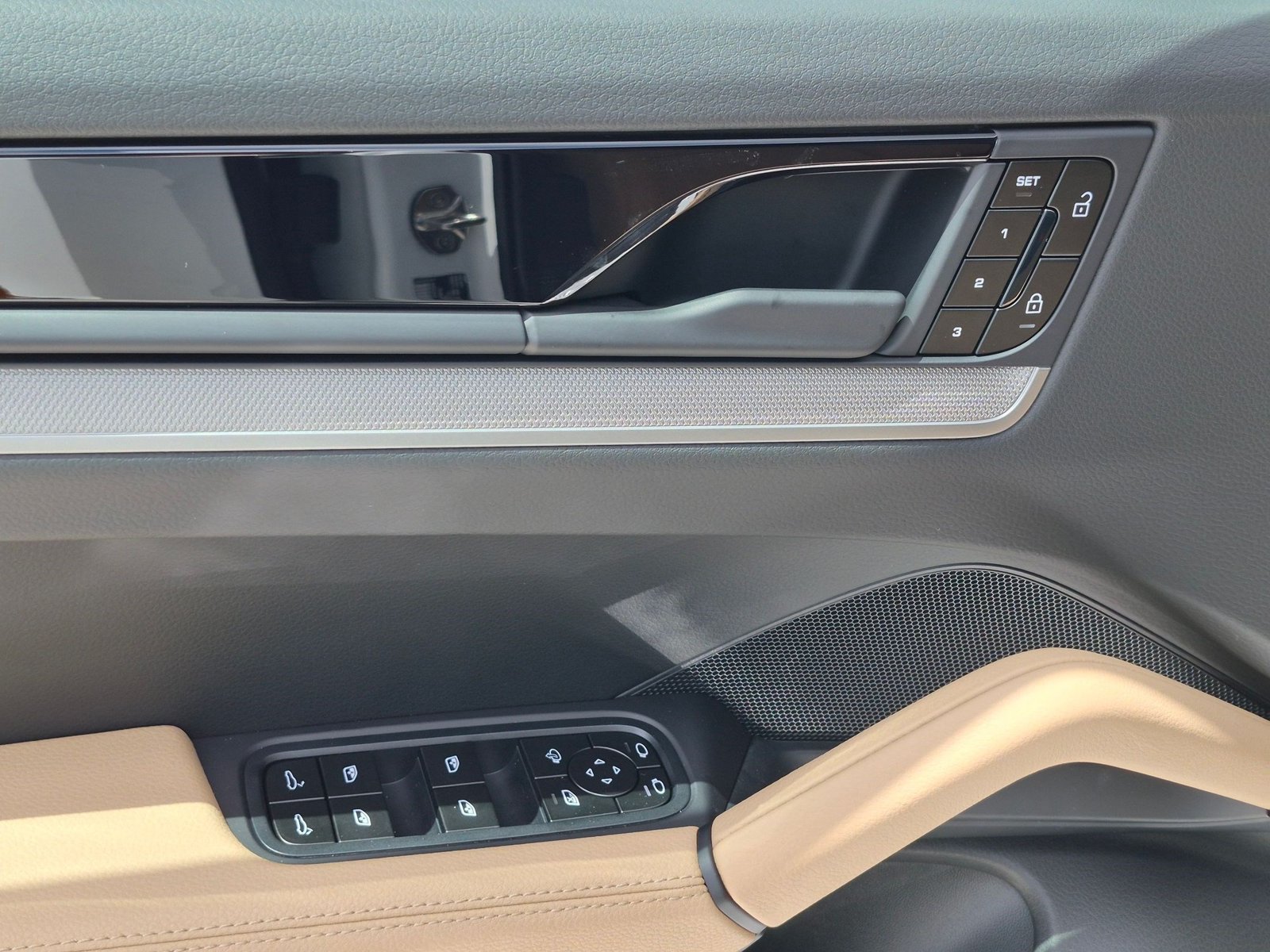 New 2026 Porsche Cayenne Coupe AWD/4WD image 15