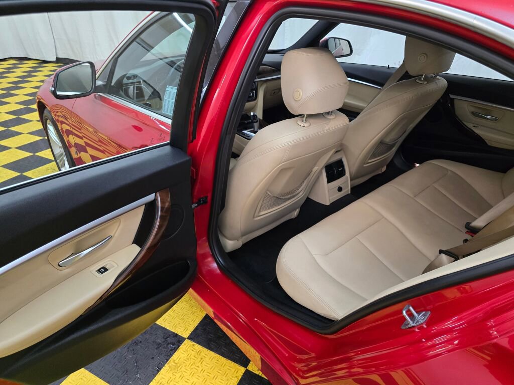 Used 2017 BMW 330e image 15