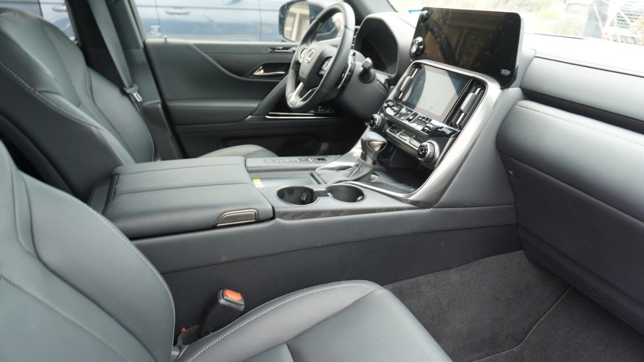 Certified 2026 Lexus LX 600 4WD w/ Accessory Package (Z1) image 10
