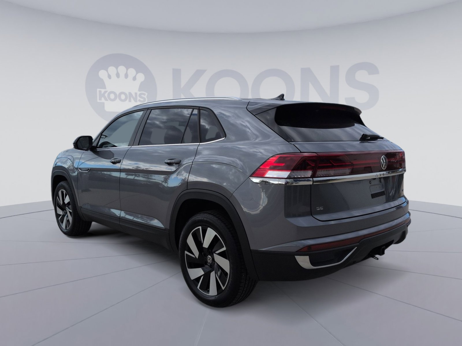 Used 2025 Volkswagen Atlas Cross Sport SE image 4