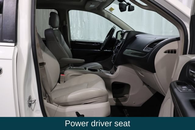 Used 2012 Chrysler Town & Country Limited w/ Luxury Group FWD image 14