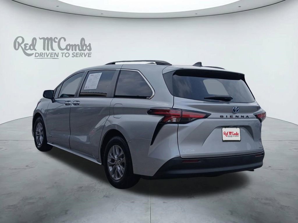 Used 2021 Toyota Sienna LE FWD image 3