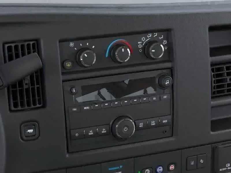 New 2025 GMC Savana 3500 LT w/ LT Preferred Equipment Group RWD image 4