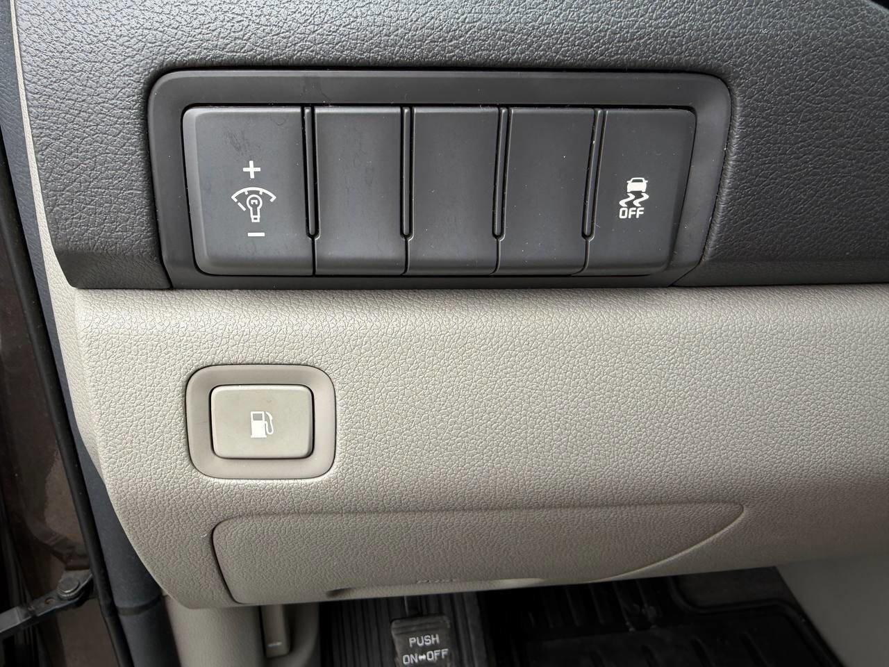 Used 2015 Kia Sedona LX FWD image 24
