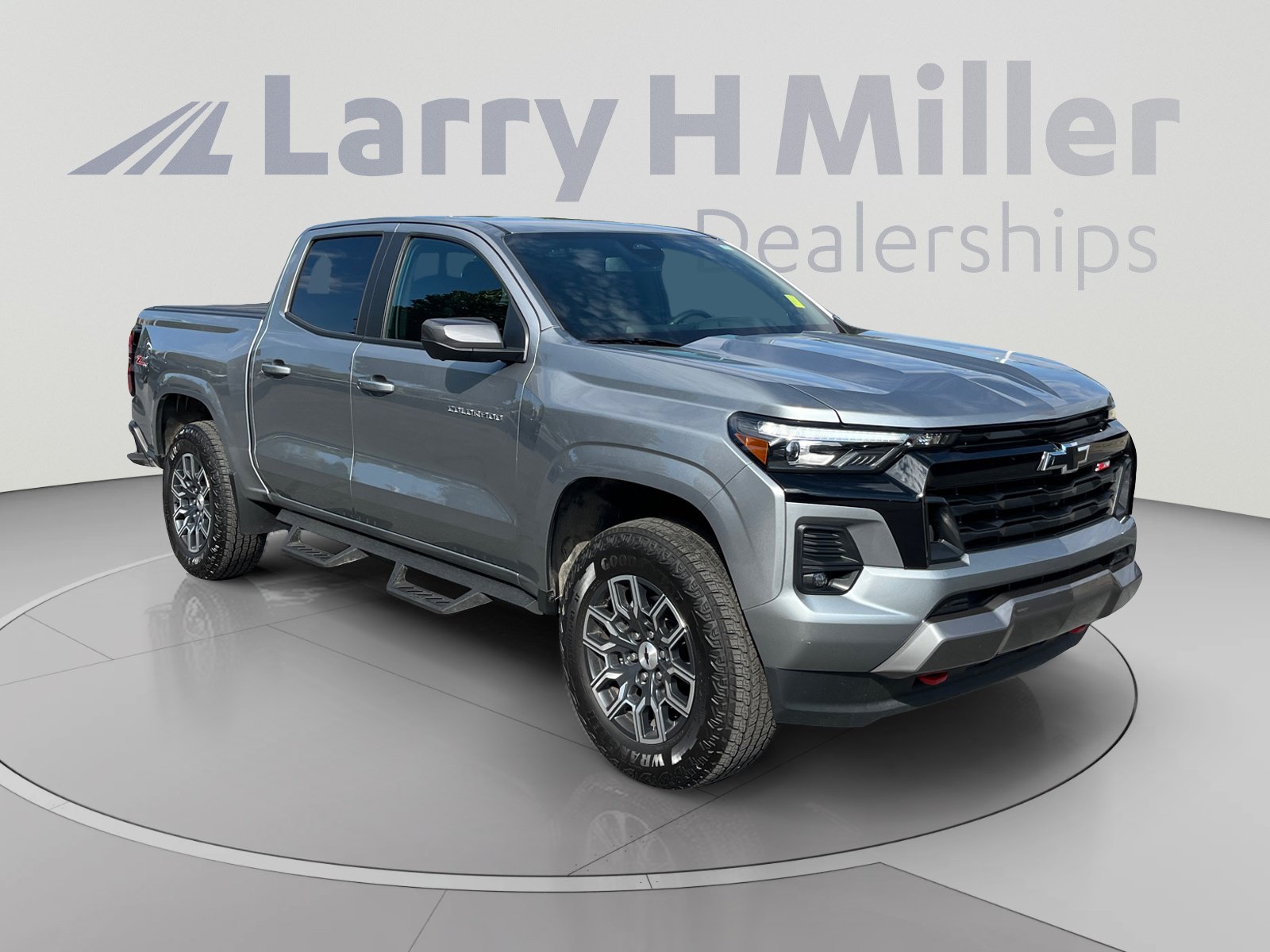 Used 2025 Chevrolet Colorado Z71 w/ Technology Package AWD/4WD image 7