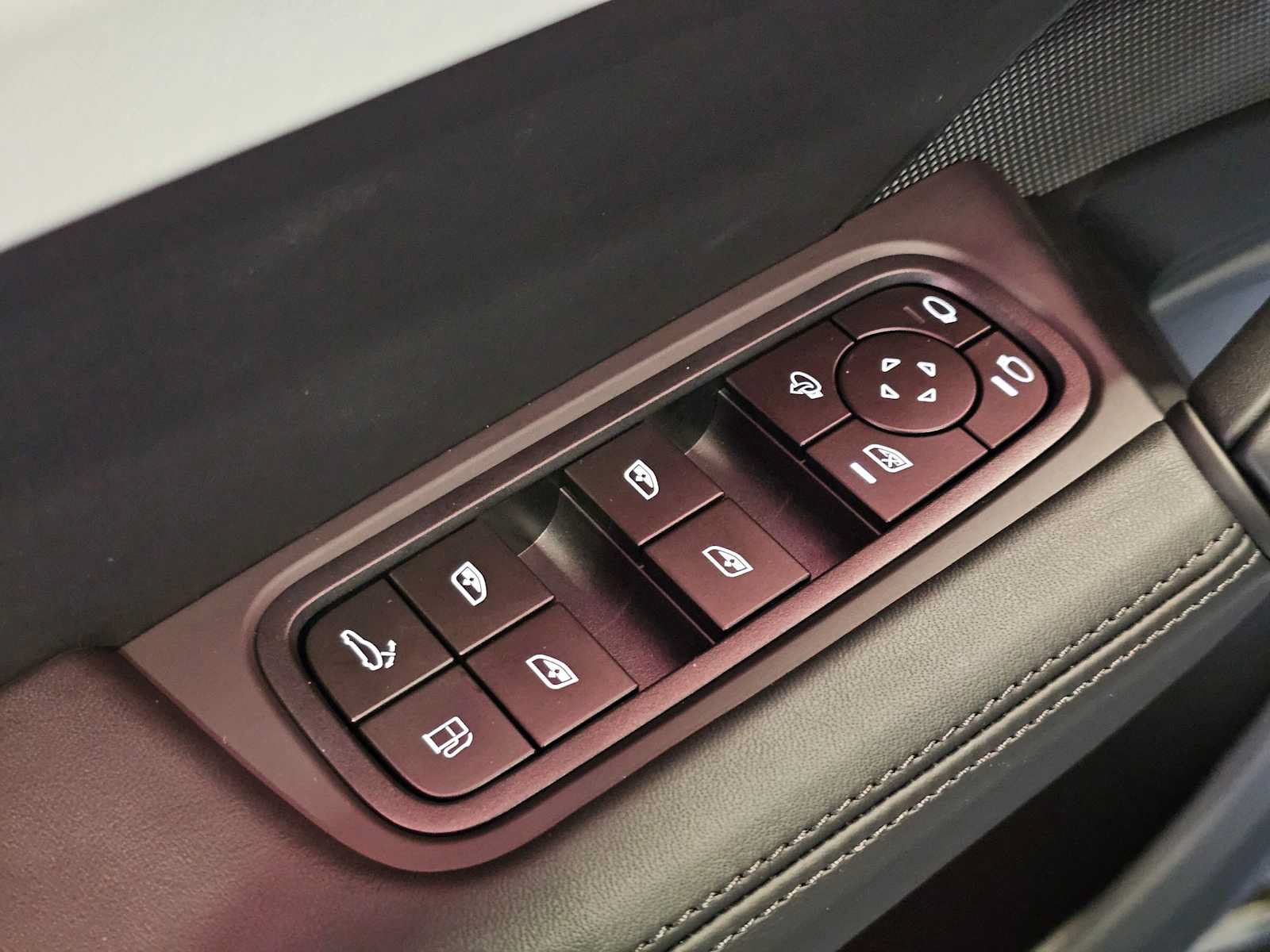 New 2025 Porsche Cayenne S AWD/4WD image 25