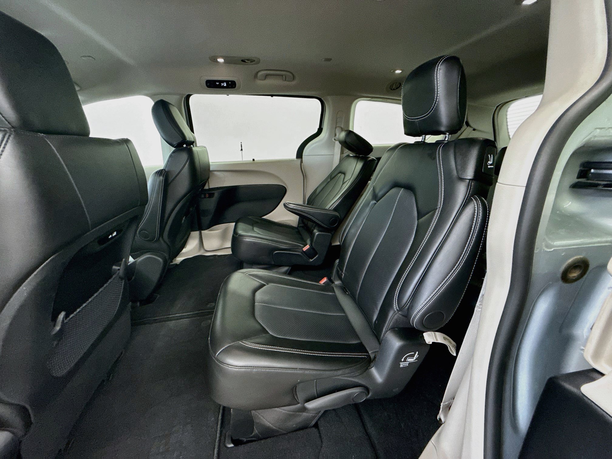 Used 2024 Chrysler Pacifica Touring-L FWD image 28