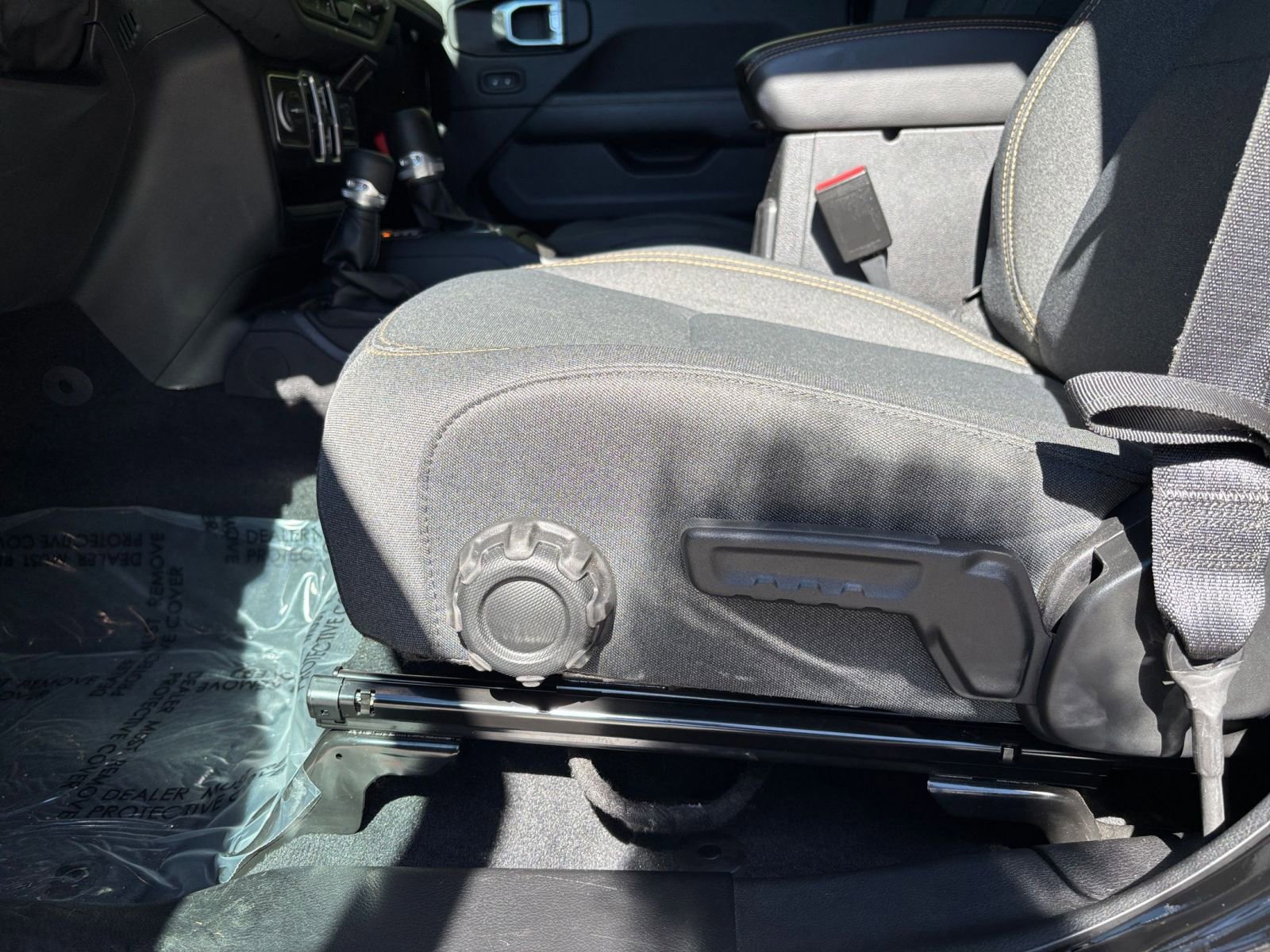 Used 2025 Jeep Wrangler Sahara image 23