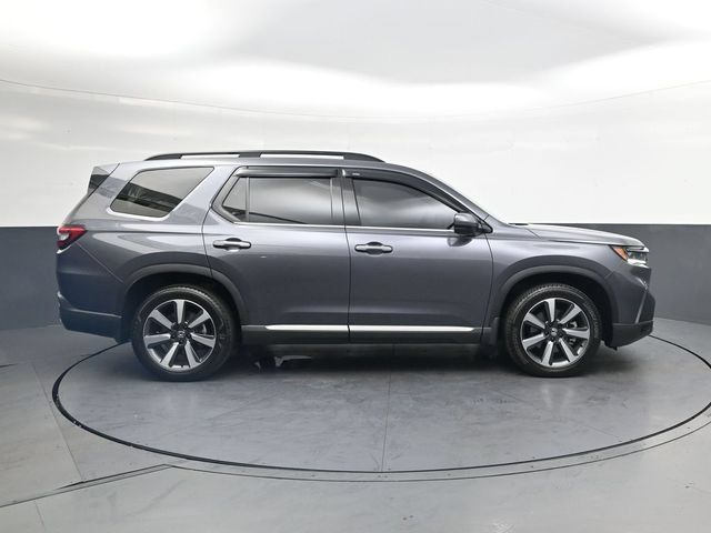 Used 2025 Honda Pilot Touring image 3