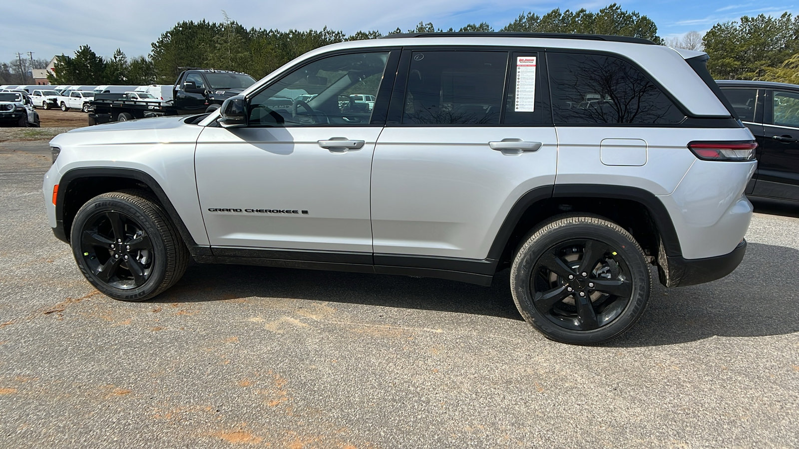 New 2025 Jeep Grand Cherokee 4WD image 11