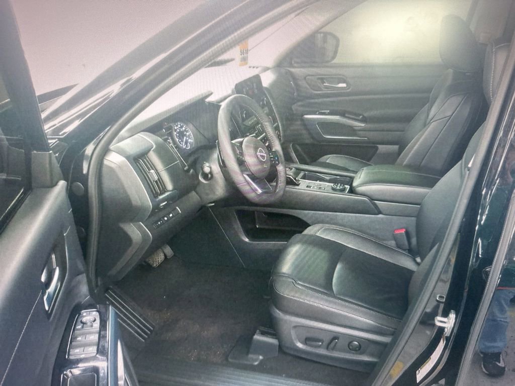 Used 2025 Nissan Pathfinder SL image 7