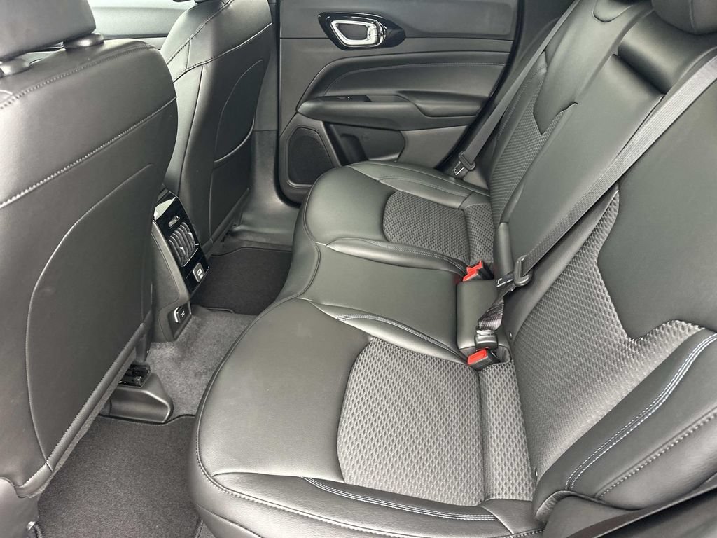New 2026 Jeep Compass Latitude AWD/4WD image 16