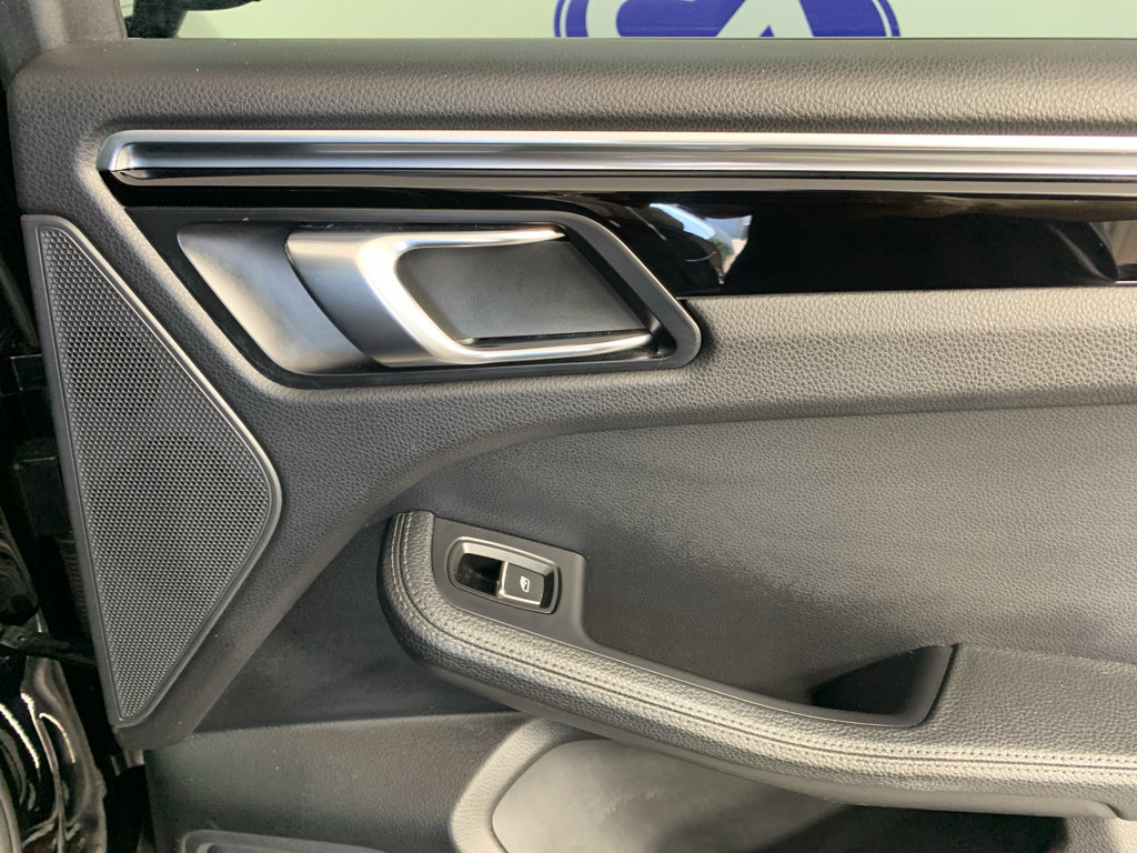 Used 2019 Porsche Macan S AWD/4WD image 38