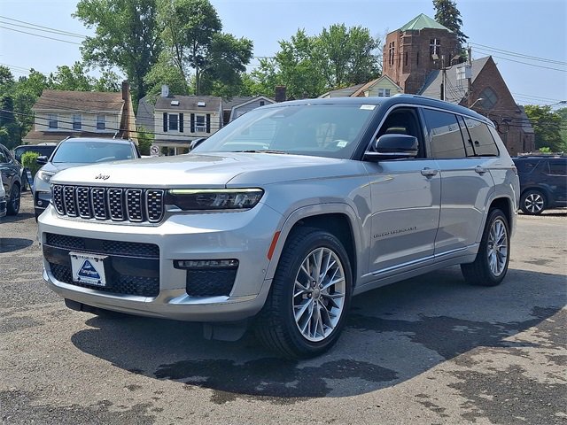 Used 2023 Jeep Grand Cherokee L Summit w/ Luxury Tech Group V image 3