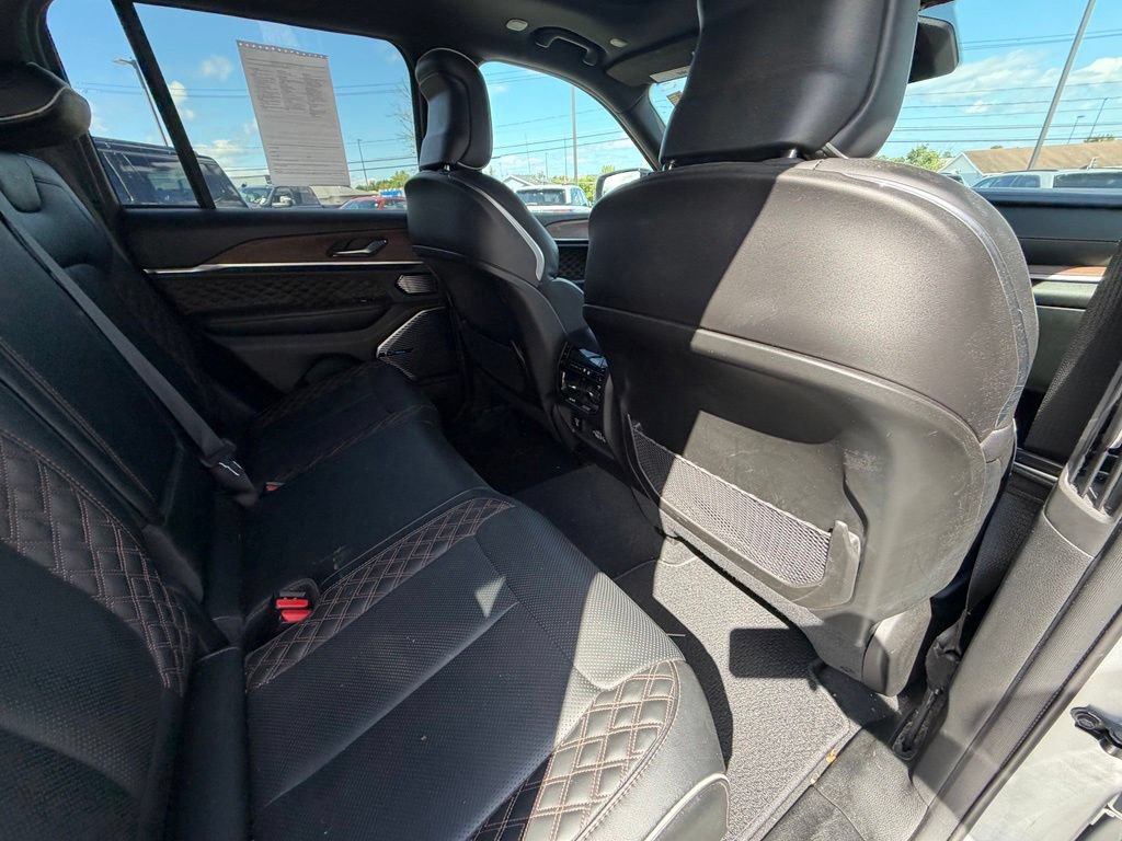 Used 2022 Jeep Grand Cherokee Summit w/ Advanced Protech Group IV AWD/4WD image 15