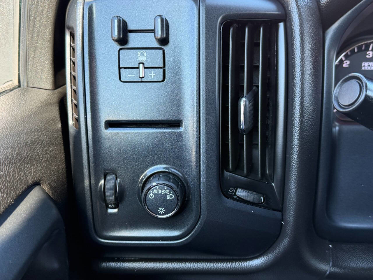 Used 2019 Chevrolet Silverado 2500 W/T image 34