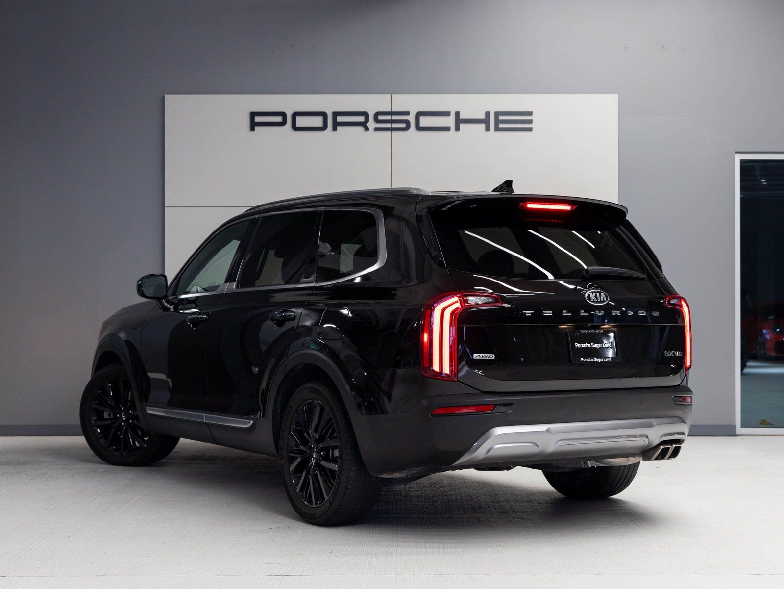Used 2020 Kia Telluride SX w/ SX Prestige Package image 3