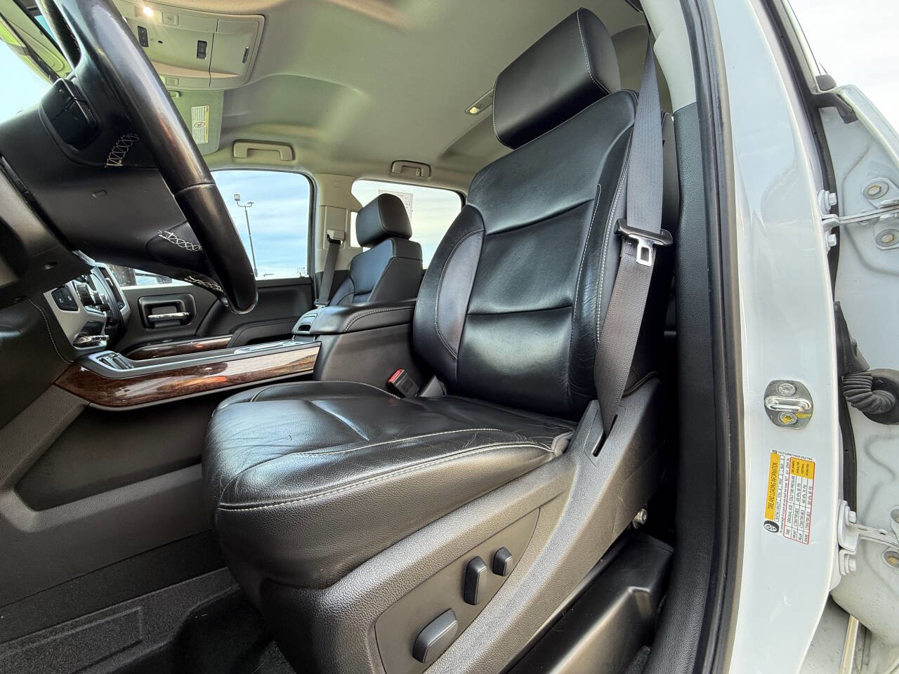 Used 2019 GMC Sierra 2500 SLT w/ Duramax Plus Package AWD/4WD image 11