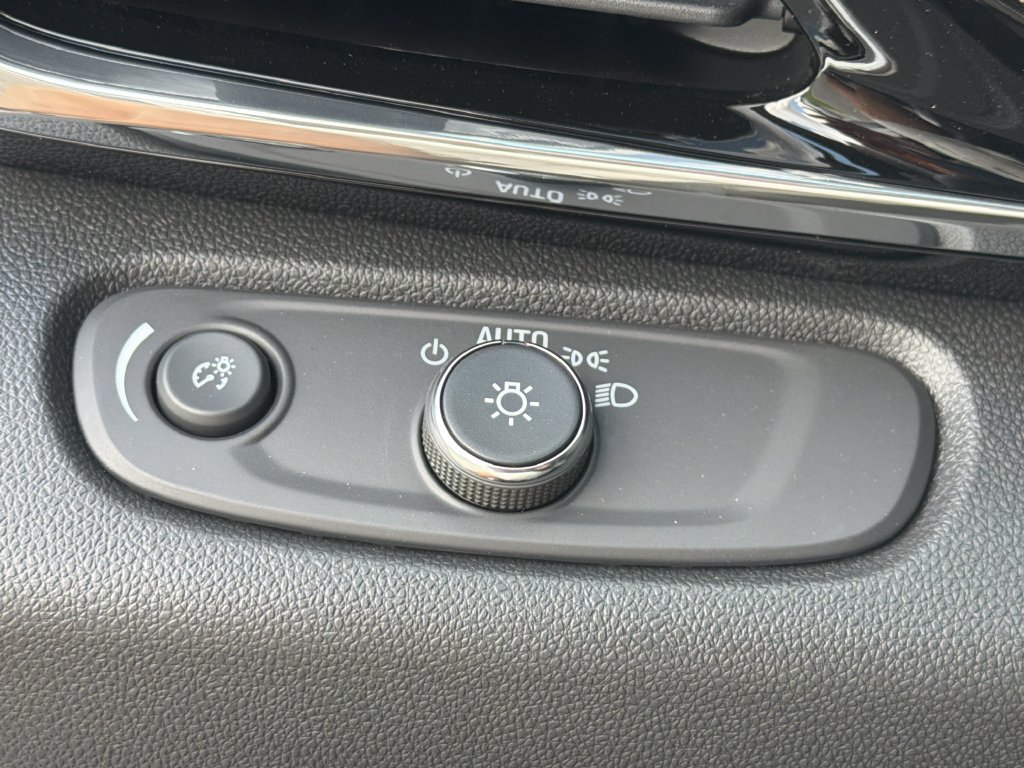 New 2026 Buick Envista Sport Touring FWD image 32