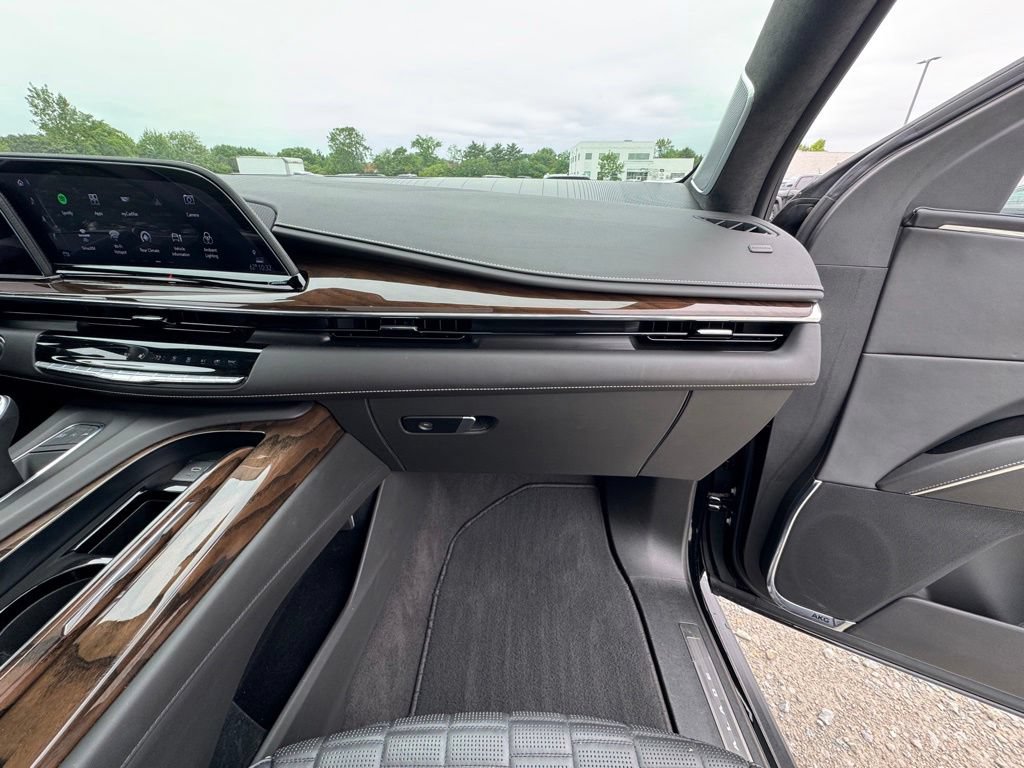 Certified 2024 Cadillac Escalade ESV Premium Luxury Platinum AWD/4WD image 29