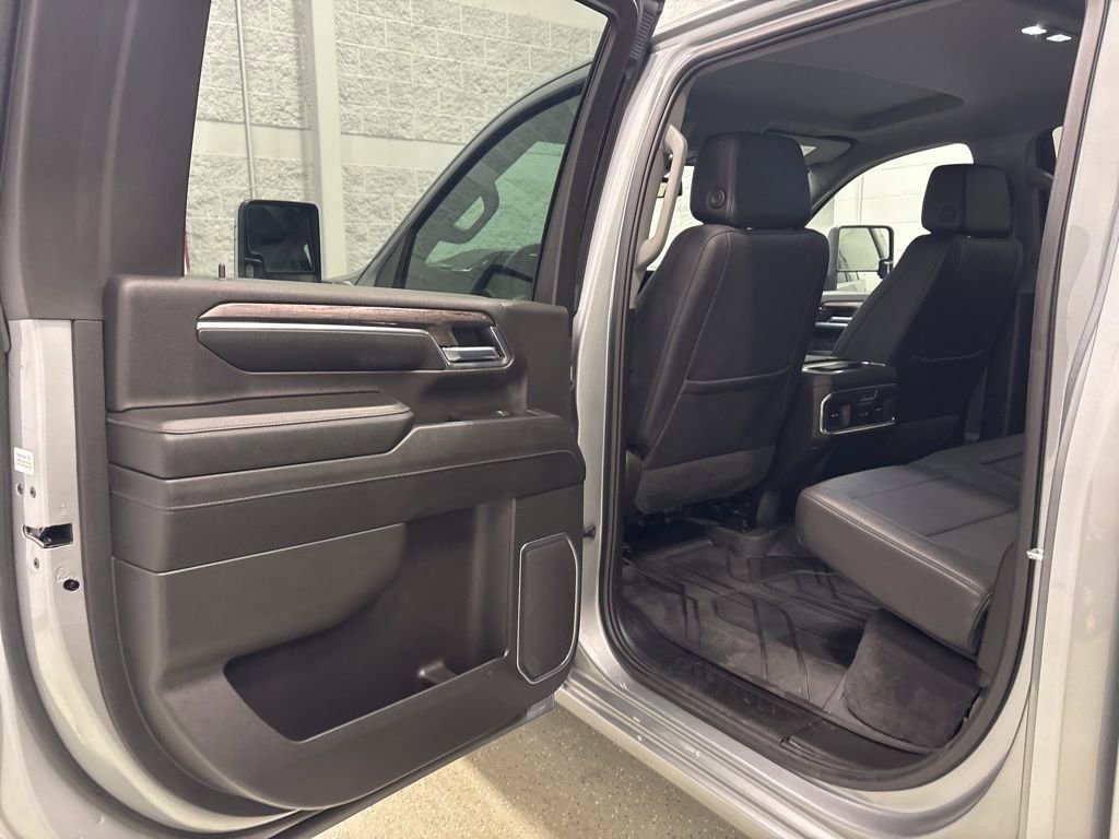 Used 2024 Chevrolet Silverado 2500 LTZ w/ LTZ Convenience Package image 30