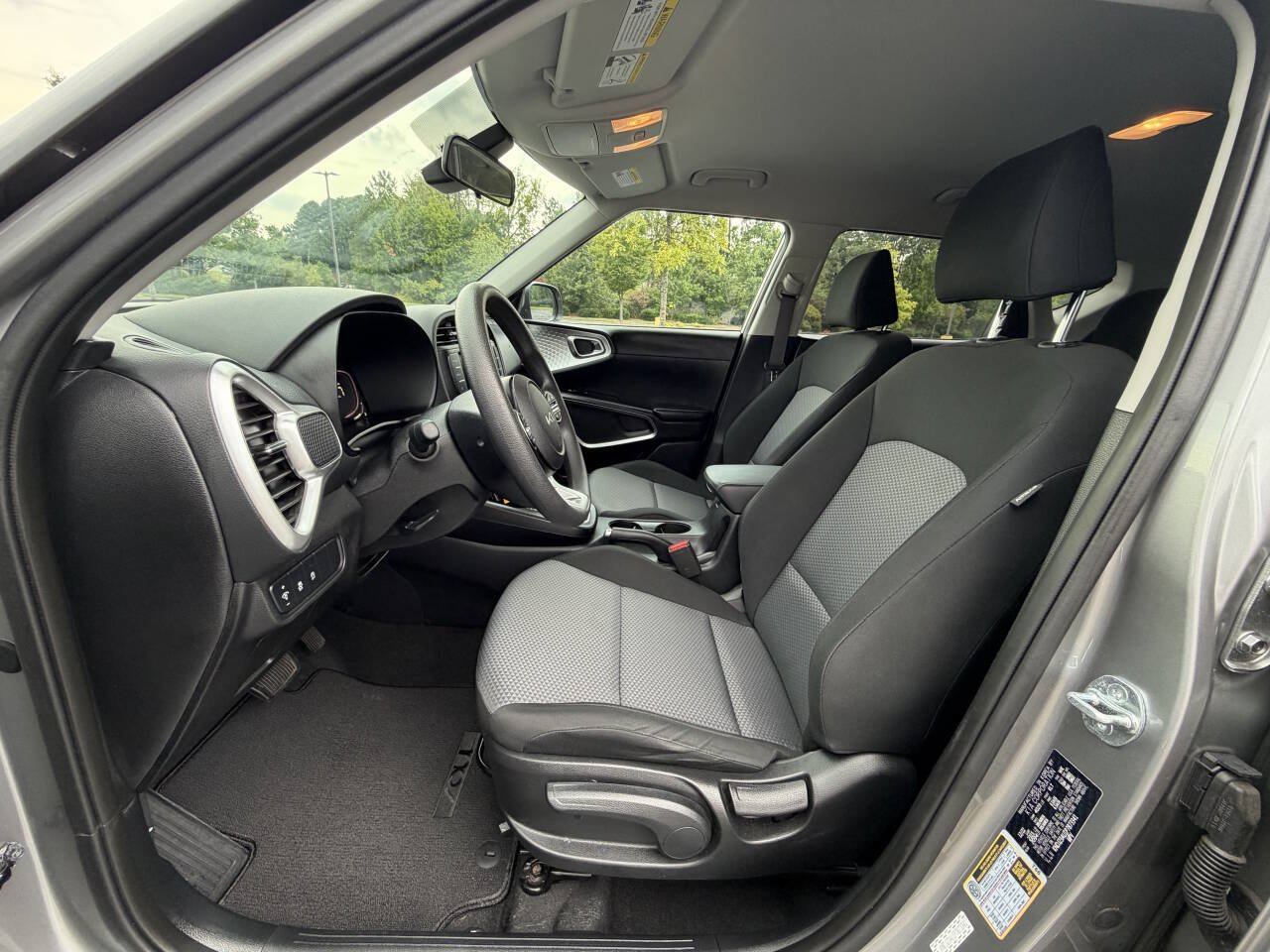 Used 2023 Kia Soul LX w/ LX Technology Package FWD image 9
