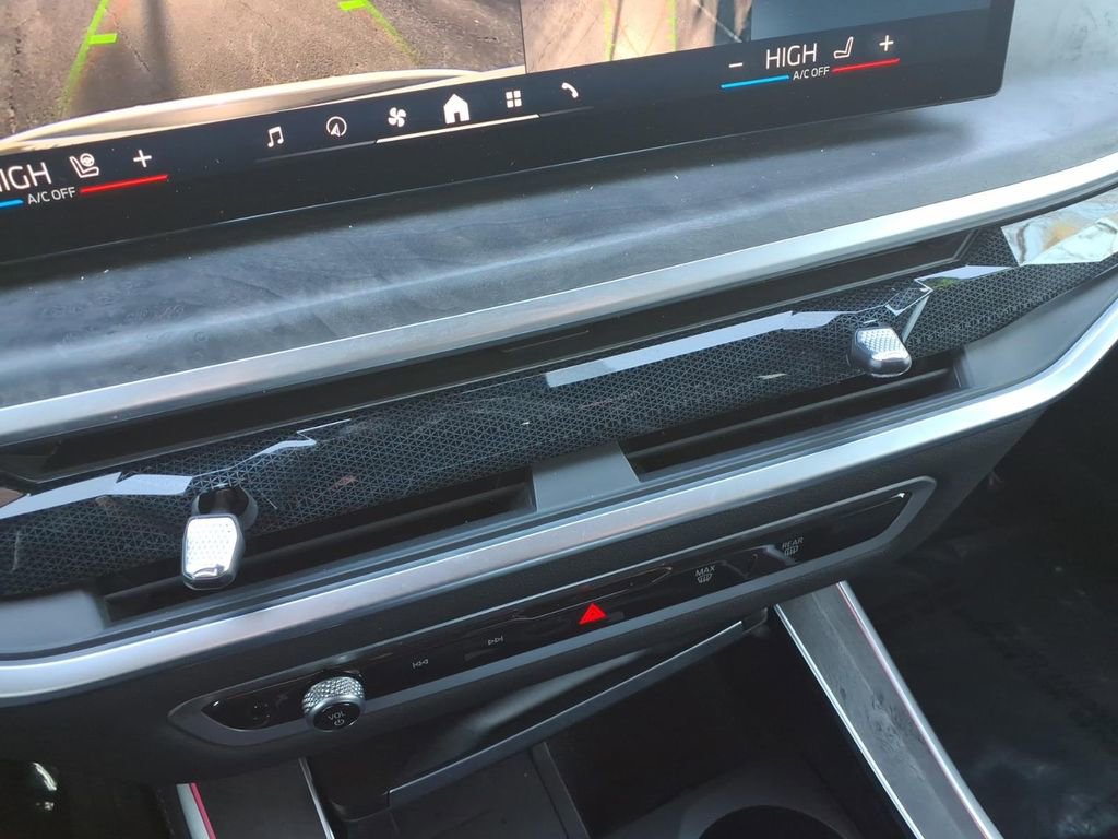 Used 2024 BMW X5 xDrive40i w/ Premium Package image 11