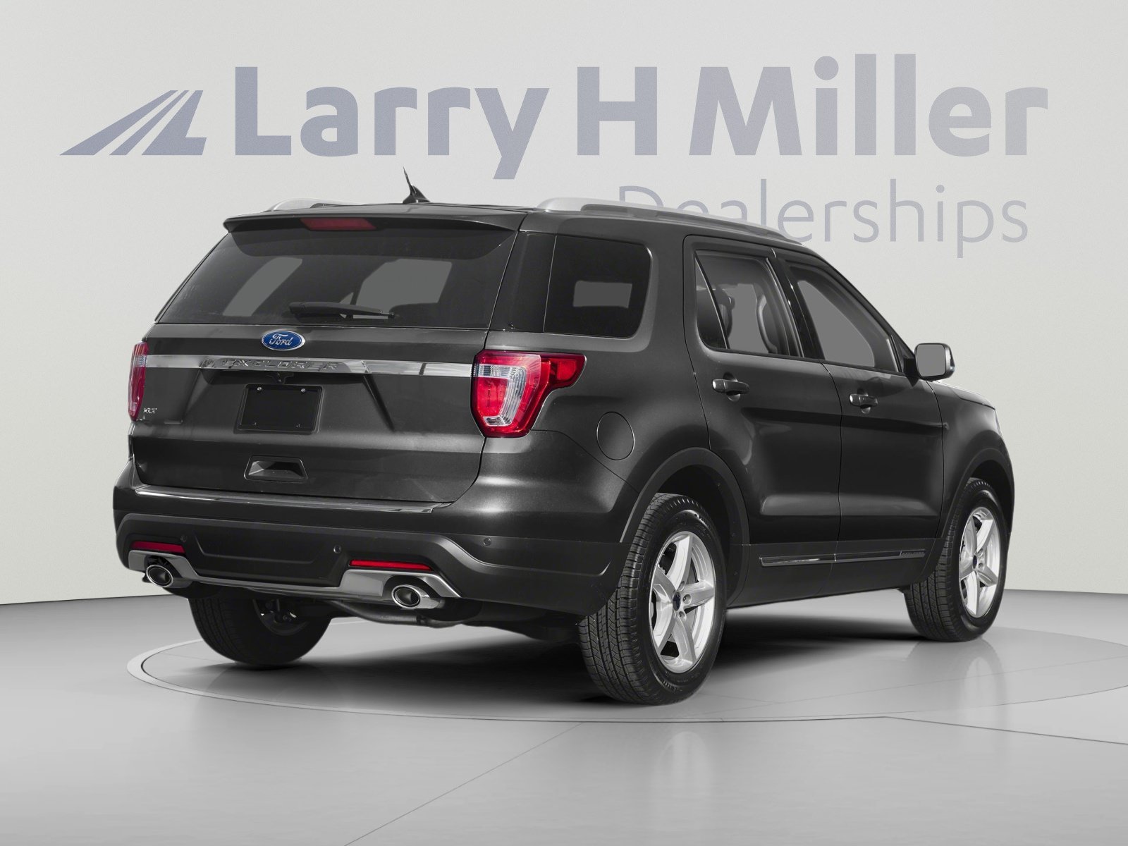 Used 2018 Ford Explorer XLT w/ Equipment Group 202A AWD/4WD image 2