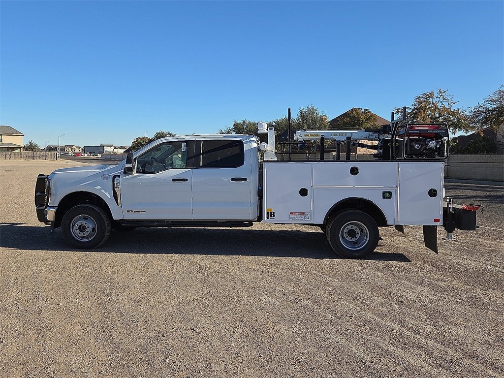 New 2025 Ford F350 XL w/ XL Chrome Package image 2
