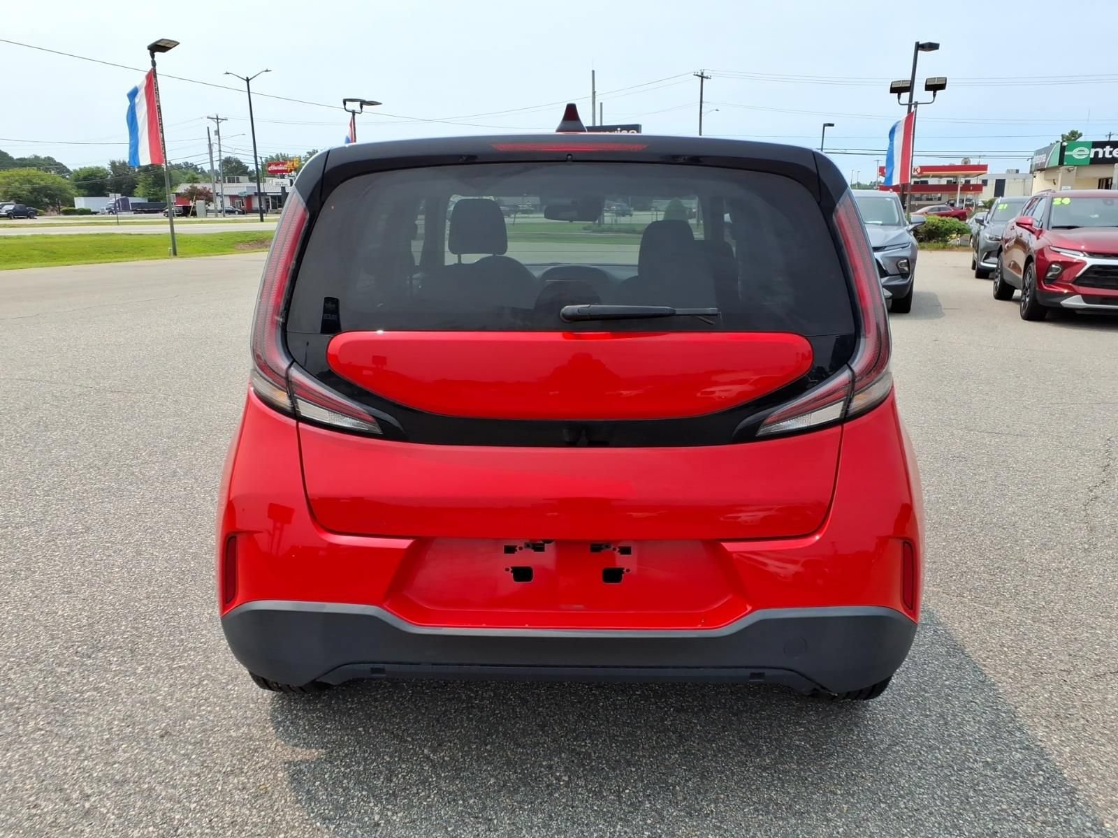 Used 2023 Kia Soul LX FWD image 4