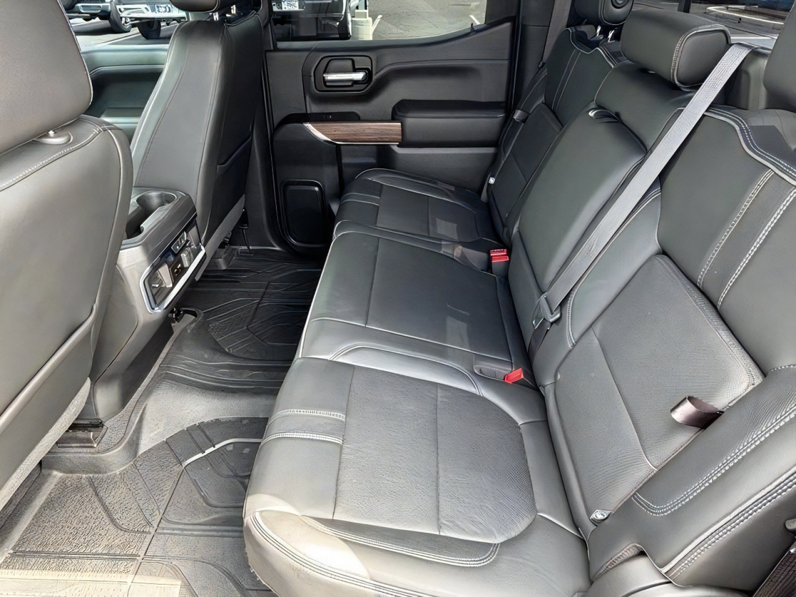 Used 2019 Chevrolet Silverado 1500 High Country w/ Technology Package AWD/4WD image 26