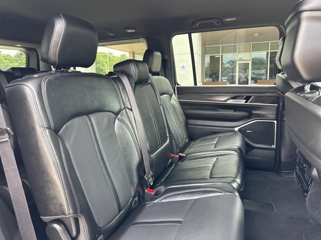 Certified 2024 Jeep Wagoneer Series II w/ Flexible Seating Group RWD image 45