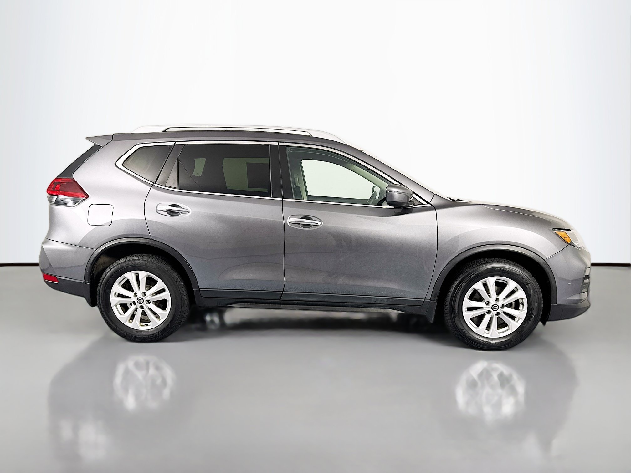 Used 2018 Nissan Rogue FWD image 4