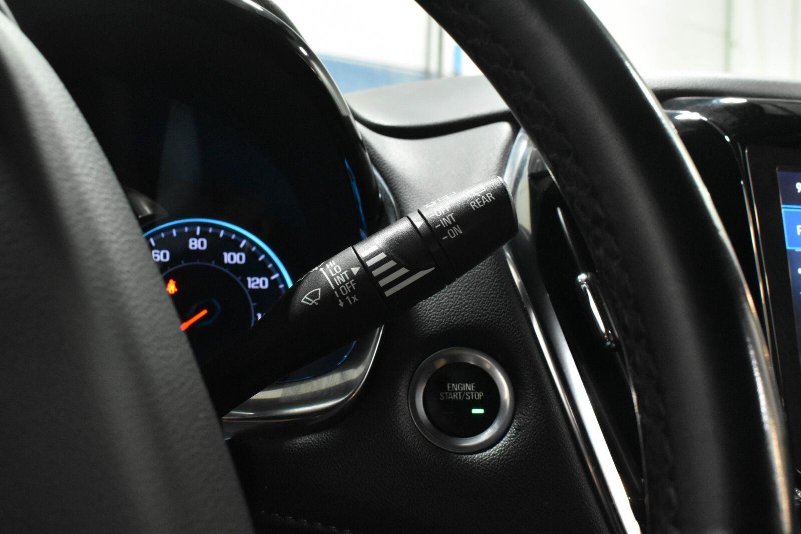 Used 2023 Chevrolet Traverse LT FWD image 13