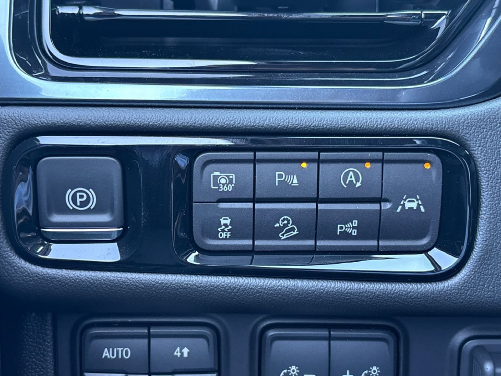 New 2026 GMC Yukon XL AT4 w/ AT4 Premium Plus Package image 17