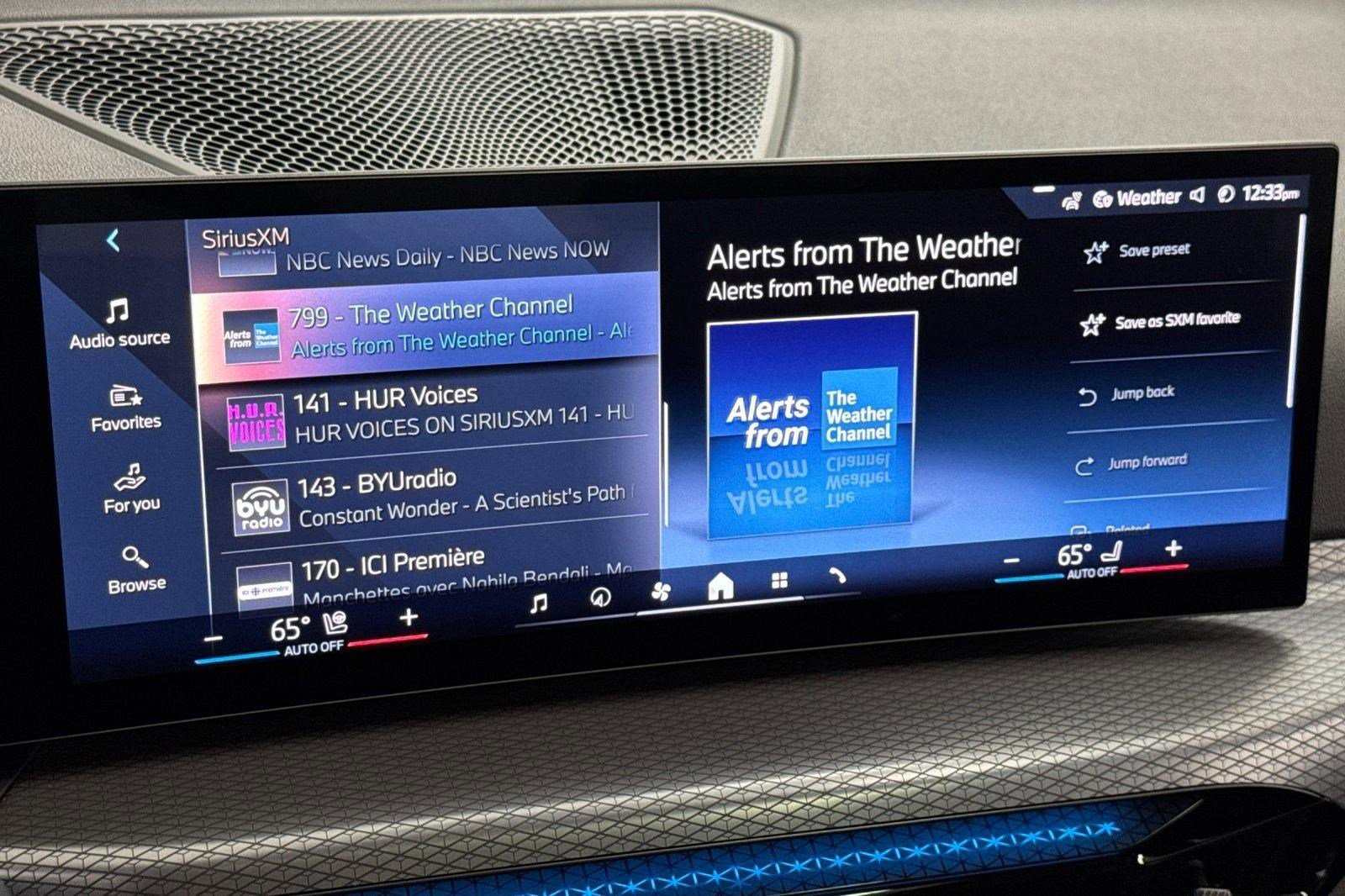 Used 2025 BMW 230i Coupe w/ M Sport Package image 22