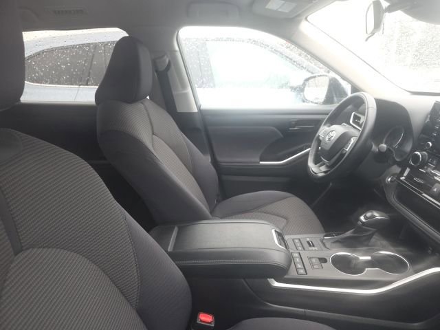 Used 2022 Toyota Highlander LE image 10