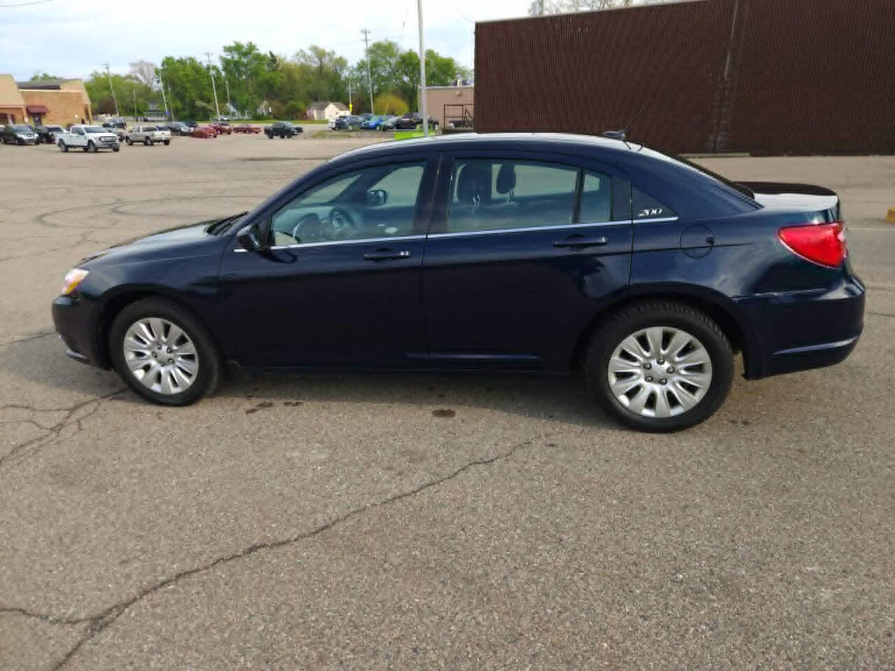 Used 2013 Chrysler 200 LX FWD image 7