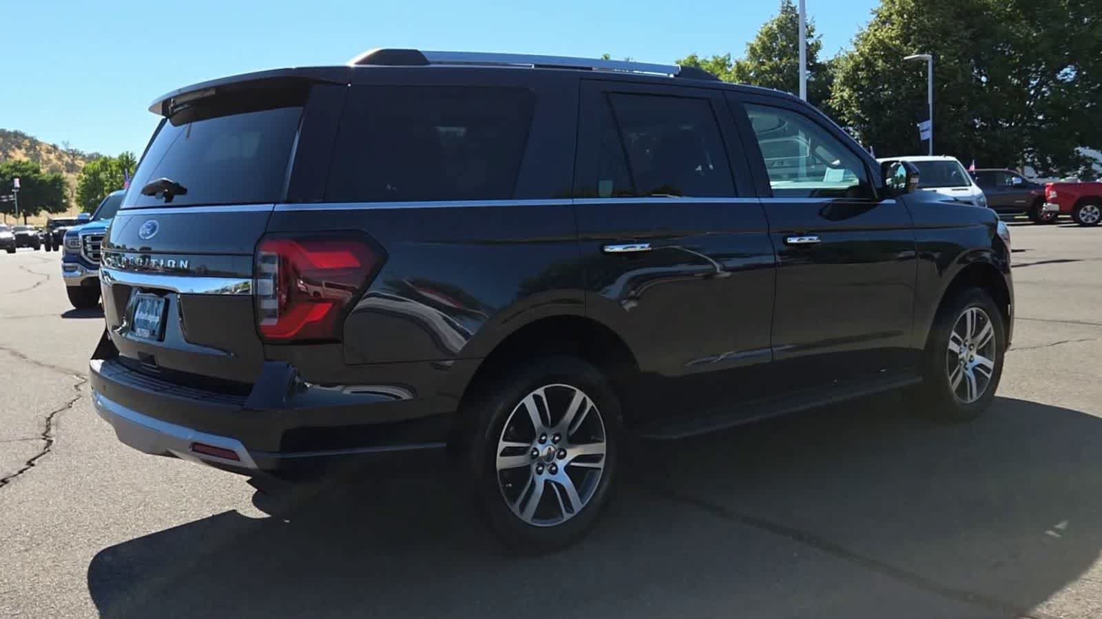 Used 2024 Ford Expedition Limited AWD/4WD image 8
