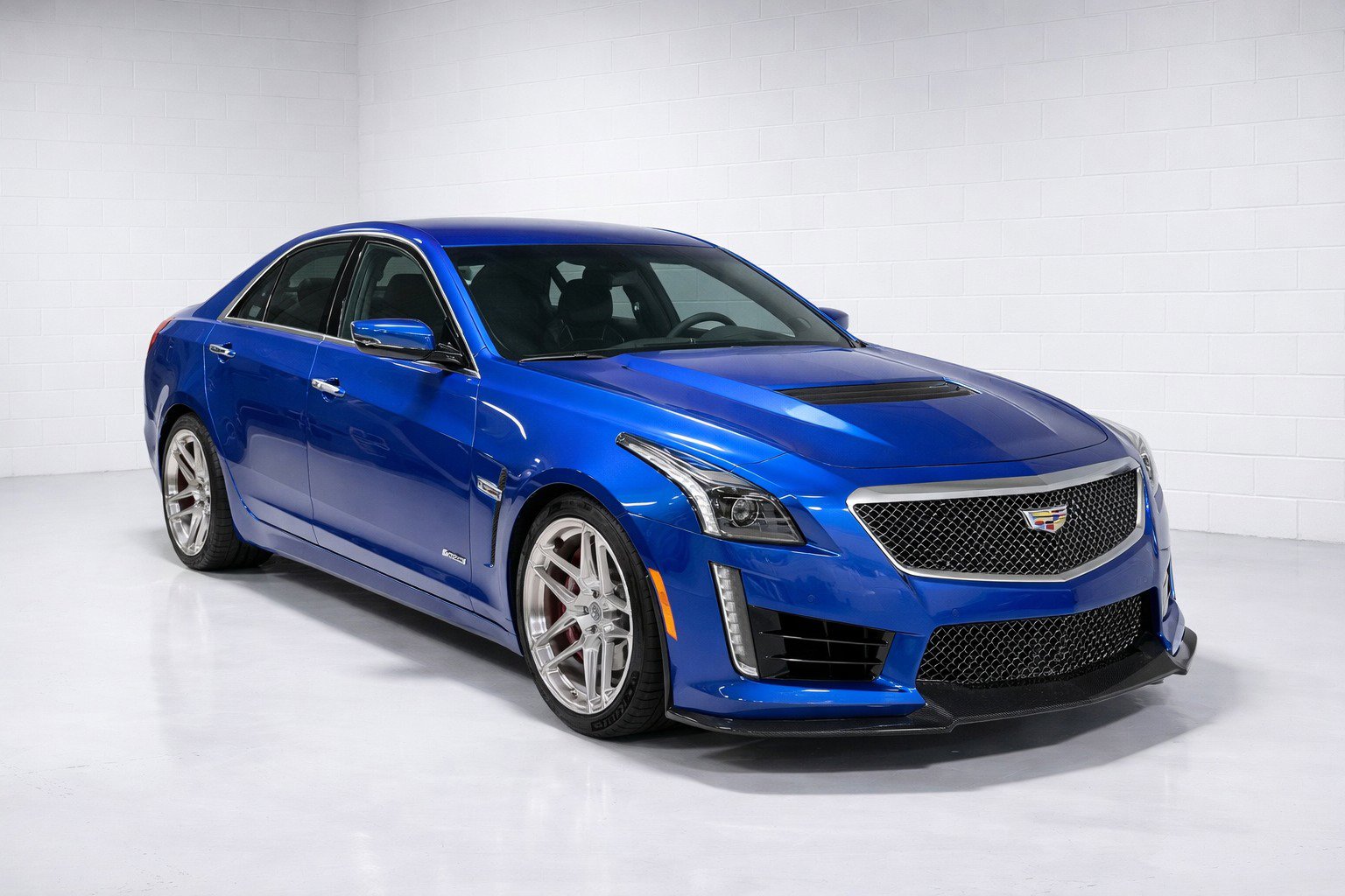 Used 2018 Cadillac CTS V w/ Carbon Fiber Package image 1