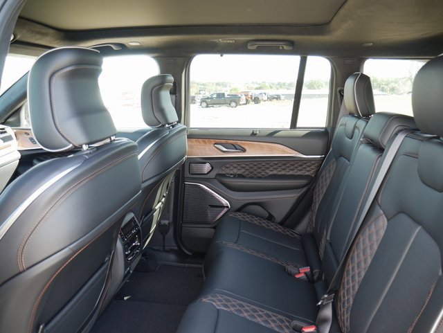 New 2025 Jeep Grand Cherokee Summit image 19