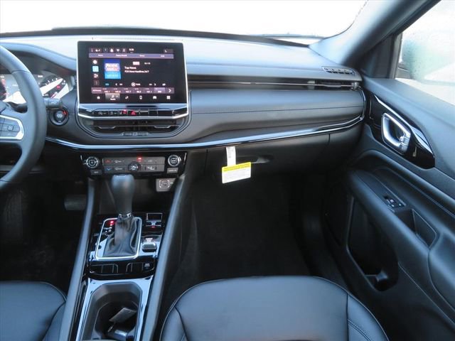 New 2026 Jeep Compass Latitude image 13
